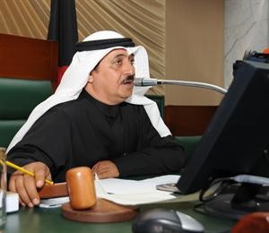 زيد العازمي معلنا بدء جلسة المجلس
