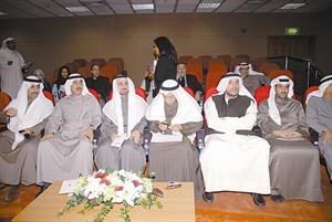 وزير البلدية وماحمد الصبيح وعدد من الحضور
