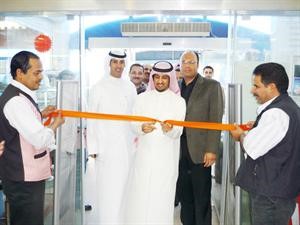 قص الشريط ايذانا بافتتاح المهرجان