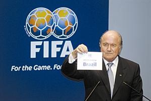 بلاتر لمجلة «فوكاس»: ندرس إلغاء نتيجة التعادل في كأس العالم