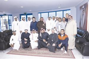 نوري الهذال مع عدد من اعضاء الوفود الشبابية الخليجية المشاركة
﻿