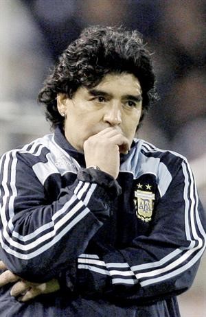 مارادونا يعتزم مقاضاة غروندونا في الأرجنتين