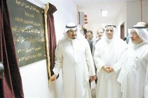 الشيخ احمد العبدالله وسعد الشويب وثامر الرشيد خلال ازاحة الستار عن مركز تجميع 24﻿