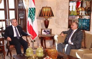 الرئيس ميشال سليمان مستقبلا قائد الجيش العماد جان قهوجي ﻿﻿محمود الطويل﻿