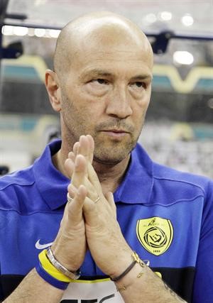 والتر زينغا اشتكى لوسائل الاعلام الايطالية من معاملة النصر