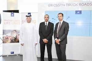 محمد الغانم وراي حسن والسفير السويدي في الامارات اثناء اطلاق المبادرة
﻿
