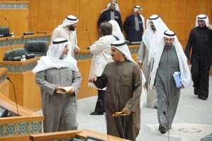 دمحمد البصيري وحسين الحريتي اثناء دخول الجلسة