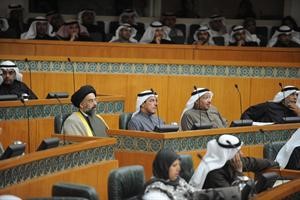 سيد حسين القلاف ودحسن جوهر وفيصل الدويسان اثناء الجلسة
﻿