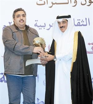 عبدالعزيز صفر حصل على جائزة الاخراج المتميز عن مسرحية تاتانيا
﻿