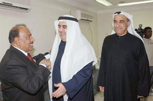 السفير عادل العيار مهنئا الحربان بسلامة الشفاء والى جواره جاسم يعقوب