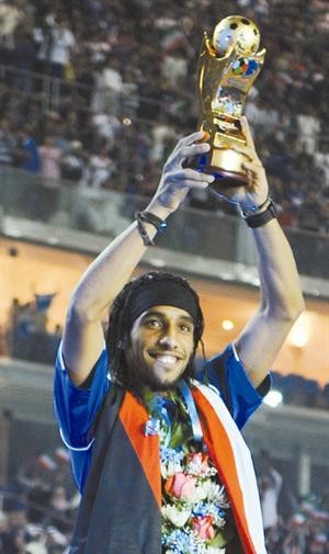 العنزي ضمن تشكيلة منتخب العرب المثالية في 2010