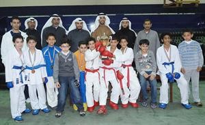 محمد العجمي مع اللاعبين الفائزين
﻿