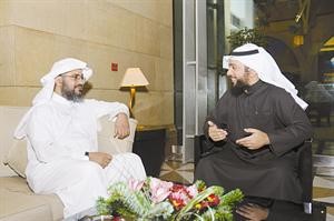 دسعود العقيل يتحدث للزميل ضاري المطيري﻿﻿انور الكندري﻿