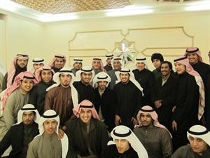  ويتوسط مجموعة من الطلاب الكويتيين بالاردن
﻿