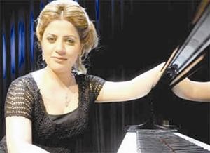 ﻿عازفة البيانو البحرينية نور القاسم﻿