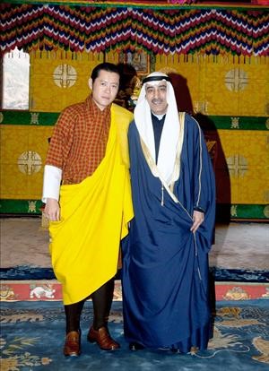 الملك جيغمي جيسار وانغتشوك مستقبلا السفير نمير القريني﻿