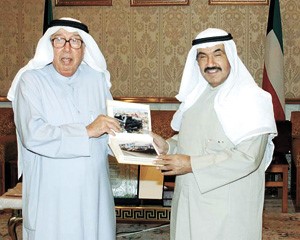 برجس البرجس مع سمو رئيس الوزراء الشيخ ناصر المحمد
