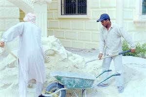 عمال بإحدى شركات المقاولات يشتكون عدم صرف رواتبهم  منذ سبتمبر الماضي