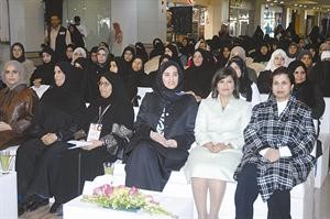 الشيخة عايدة سالم العلي ونبيلة العنجري في مقدمة الحضور 		سعود سالم
﻿