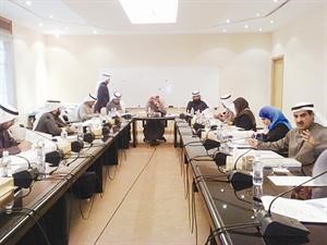 فرز المطيري خلال ترؤسه اجتماع اللجنة القانونية
