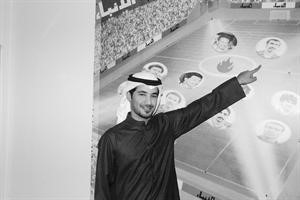 العنزي يشير الى اسطورة الازرق جاسم يعقوب﻿