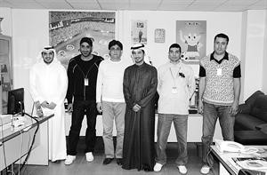 الزملاء بلال غملوش واحمد حسين وابراهيم مطر وبشار جاسم وعبدالعزيز جاسم مع حمد العنزي﻿