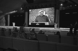الراحل العم خالد يوسف المرزوق في فيلم تسجيلي اثناء افتتاح مشروع مدينة صباح الاحمد البحرية﻿