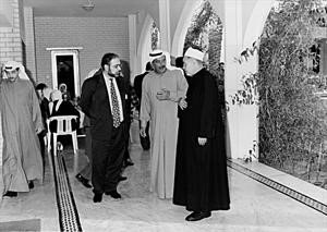 الراحل العم خالد يوسف المرزوق مع مفتي مصر السابق دمحمد سيد طنطاوي ﻿