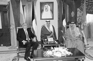سمو ولي العهد خلال لقائه وزير خارجية اذربيجان

