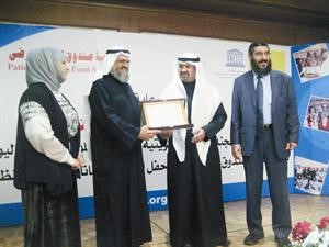 البعيجان يسلم الشرهان شهادة العضوية بحضور دعادل التوحيد ومنى الرشيدي