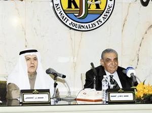 الاعلامي القدير وجدي الحكيم مع الاعلامي فوزي التميمي اثناء اللقاء المفتوح