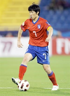الكوري الجنوبي بارك جي سونغ عنصر الخطورة في تشكيلة منتخب بلاده
﻿