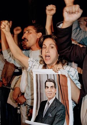 صورة ارشيفية لمناصري بن علي لدى تسلمه السلطة عام 1987	اپ﻿