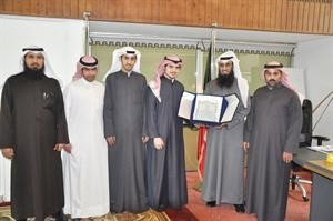 الشمري والعوضي يكرمان القحطاني بحضور المهندسين السميري والعجمي والدويح﻿