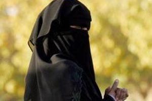 مصادر: بن علي غادر تونس متنكراً بزي امرأة منتقبة!