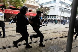 قوات الامن التونسية تفرق متظاهرين محتجين على التشكيلة الحكومية الجديدة﻿