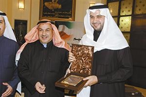 الشيخ مبارك العبدالله يكرم علي البغلي﻿