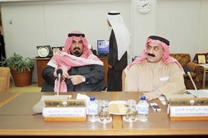 اللواء الشيخ علي اليوسف واللواء الشيخ احمد الخليفة في لجنة التحقيق امس متين غوزال