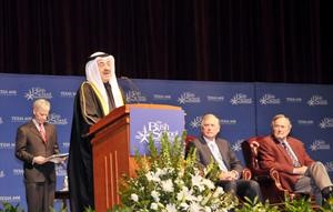 الشيخ احمد الحمود خلال اللقاء مع الرئيس الاميركي السابق جورج بوش الاب﻿