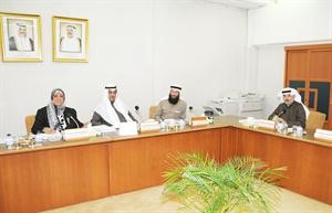 صالح عاشور وخالد السلطان ومبارك الخرينج ود معصومة المبارك خلال اجتماع اللجنة الخارجية ﻿