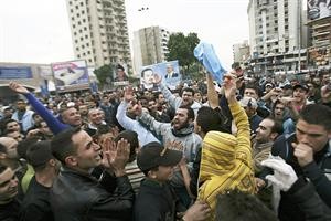 متظاهرون مؤيدون لرئيس تصريف الاعمال
﻿﻿سعد الحريري في شوارع طرابلس امس﻿