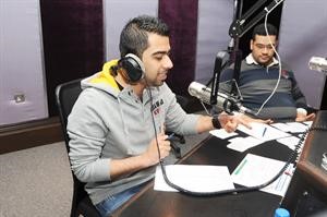 المذيع احمد الموسوي والمعد علي حيدر في ستديو البرنامج﻿﻿فريال حماد
﻿