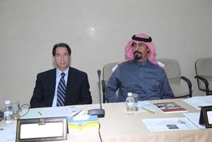 الشيخ علي الخالد ودمصطفى الرويس خلال المحاضرة﻿