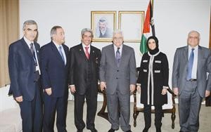 الرئيس محمود عباس متوسطا معادل الخرافي وحرمه وعددا من القيادات الهندسية الفلسطينية
﻿