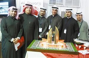 محمد القطان وعبدالله الهلال مع طلبة المشروع

