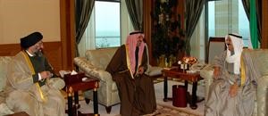 صاحب السمو الامير الشيخ صباح الاحمد مستقبلا جاسم الخرافي وحسين القلاف﻿