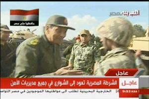 وزير الدفاع المشير محمد حسين طنطاوي يحث قوات الجيش على الاستمرار باداء واجباتها خلال جولته في القاهرة امس﻿