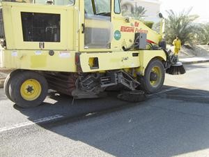 تنظيف احدى الساحات