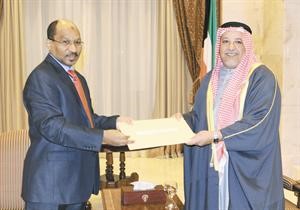 الشيخ علي الجراح خلال لقائه مبعوث رئيس جزر القمر﻿