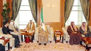 صاحب السمو الامير الشيخ صباح الاحمد مستقبلا رئيس المجلس التشريعي في هونغ كونغ بحضور سمو ولي العهد الشيخ نواف الاحمد والرئيس جاسم الخرافي﻿